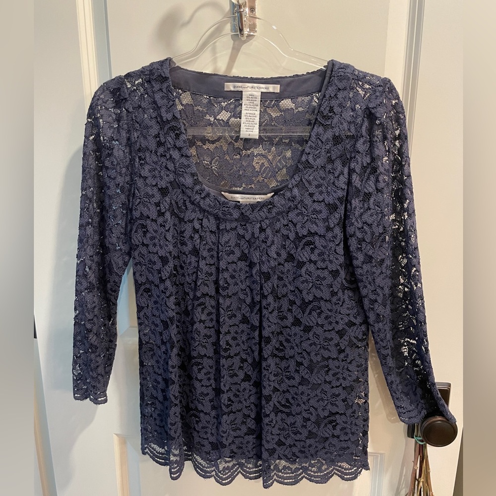 Diane Von Furstenberg DVF Hasina navy blue lace top with tank underlay, size 2